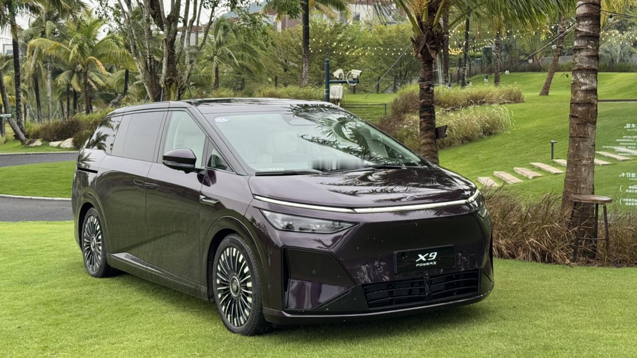 带油箱版本的小鹏X9还是来了以后小鹏肯定会有更多增程的版本大型MPV/SUV