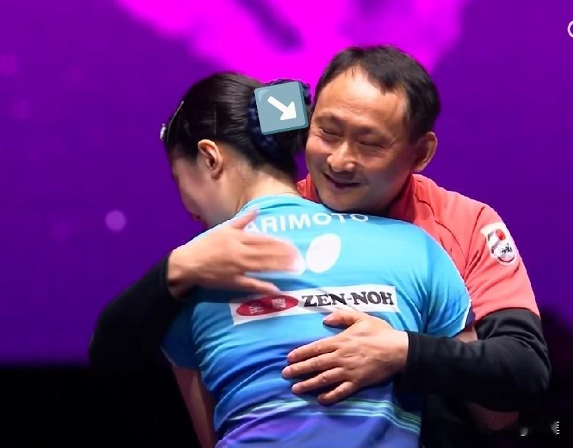 张本宇不藏着不掖着了！！直接把喜悦之情挂在脸上了！这次澳门冠军赛女儿张本