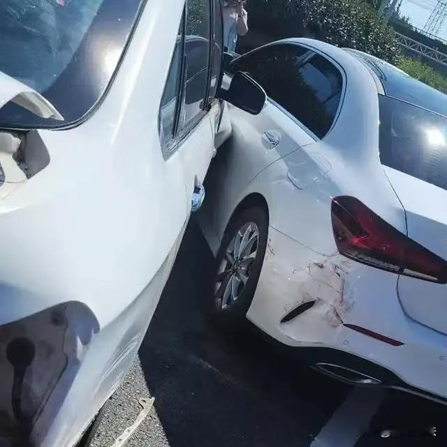 河南巩义，魏某捡到车钥匙后找到了对应车辆，于是决定偷开过过车瘾，谁知车子刚启动就