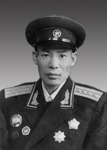 1961年北京，41岁的青岛警备区副司令员戴成功溘然长逝。病床边那枚三级独立自由