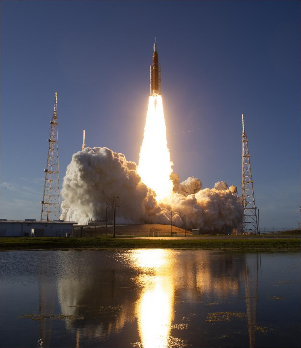 麻烦大了！美国花好几十个亿造的载人飞船刚上天没半天就掉链子，最关键的厕所居然坏了