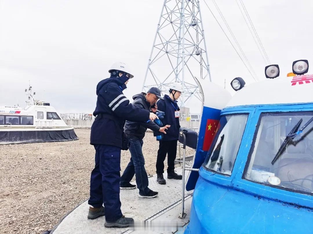 好家伙，海事系统部门的气垫艇