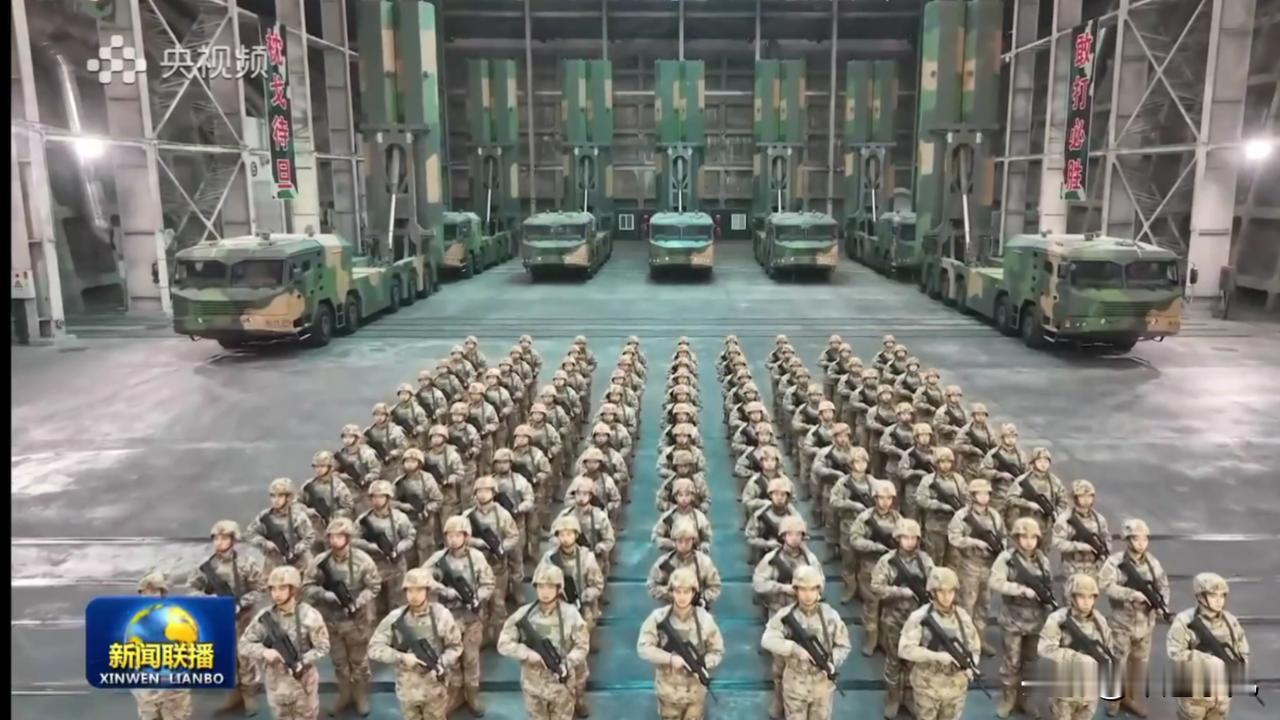 太震撼了，这么多长剑-100就这么亮相了？你数数有多少枚？今年拜年名场面之一