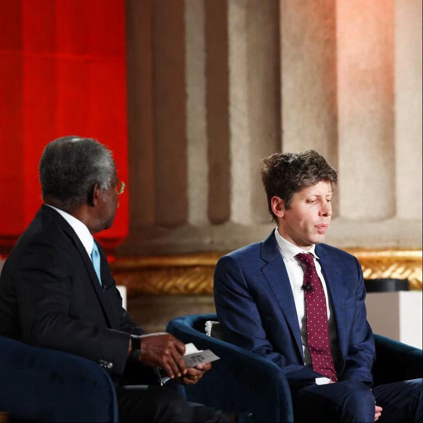 奥特曼不持有OpenAI的任何股份。他在2024年的年薪仅为66,00