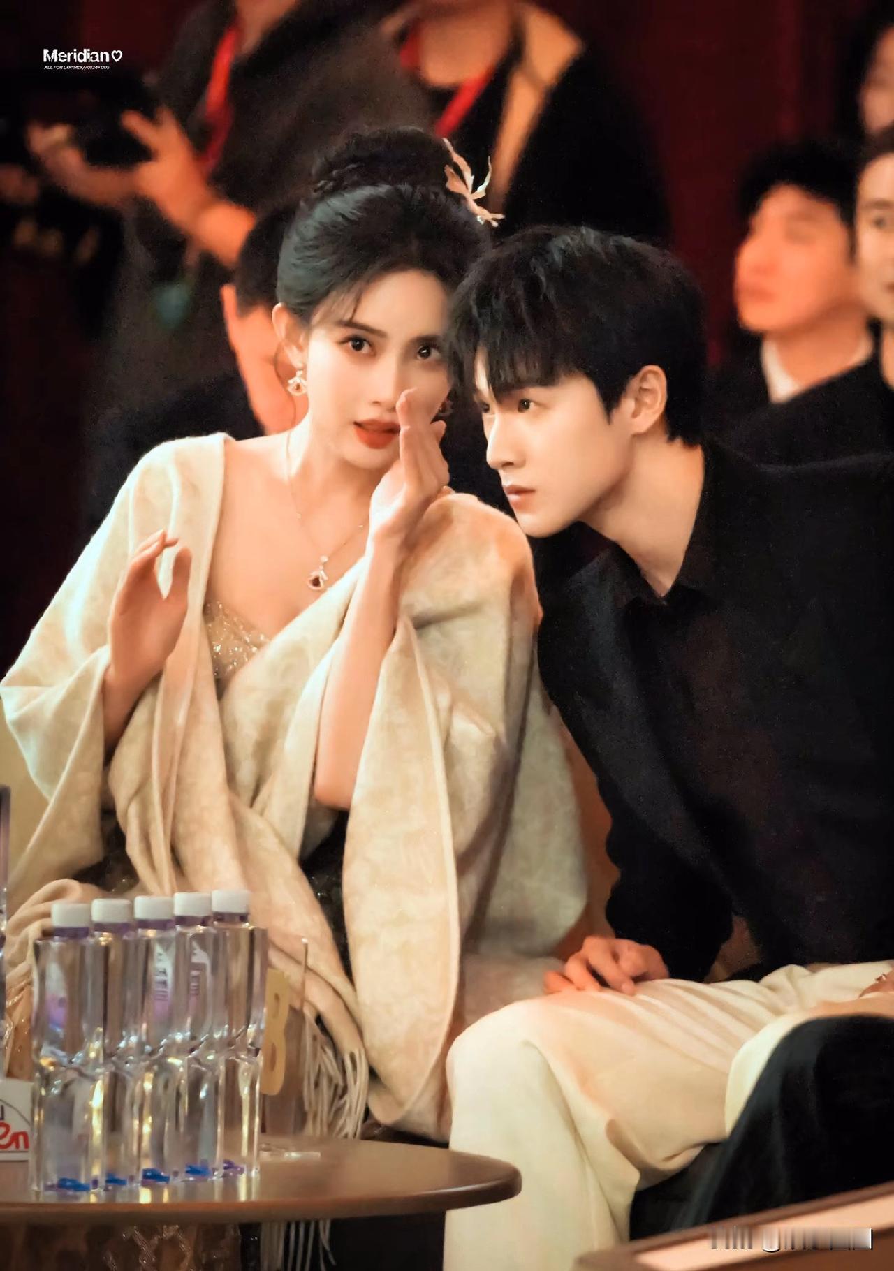 只有孟子义在李昀锐身边，我才觉得他很帅。之前看《九重紫》，孟子义演的窦昭和李昀锐