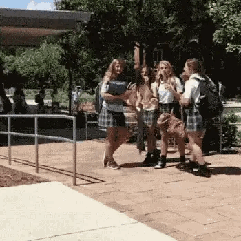 国外小伙的技术实在是太差了，本来想在妹子面前炫耀一下，结果就成这样了。