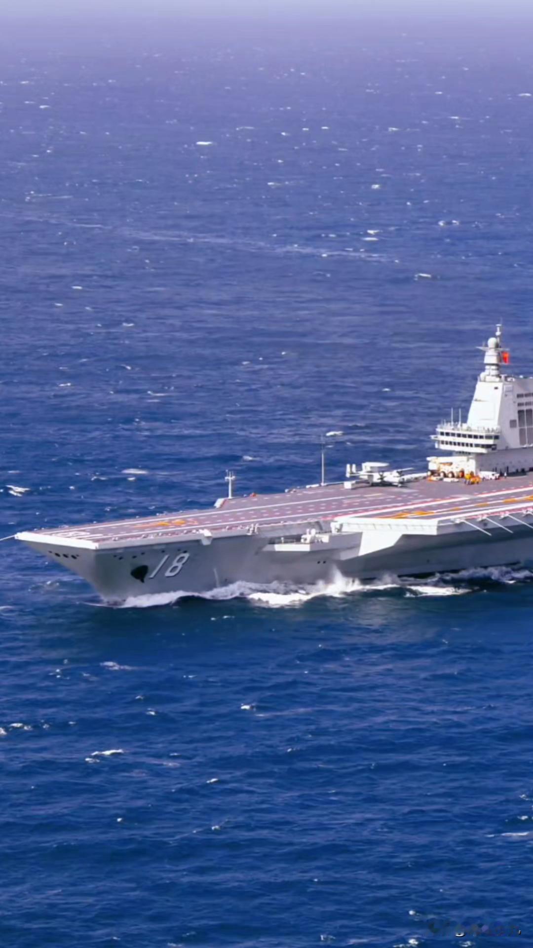 福建舰，首次海上实战演练高清画面公布，堪称无敌了！就在五点多，人民海军发布了