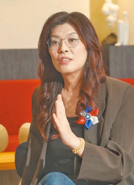 中日关系紧张，国民党有了新动向！国民党主席郑丽文送了高市早苗“十三个字”，直指“