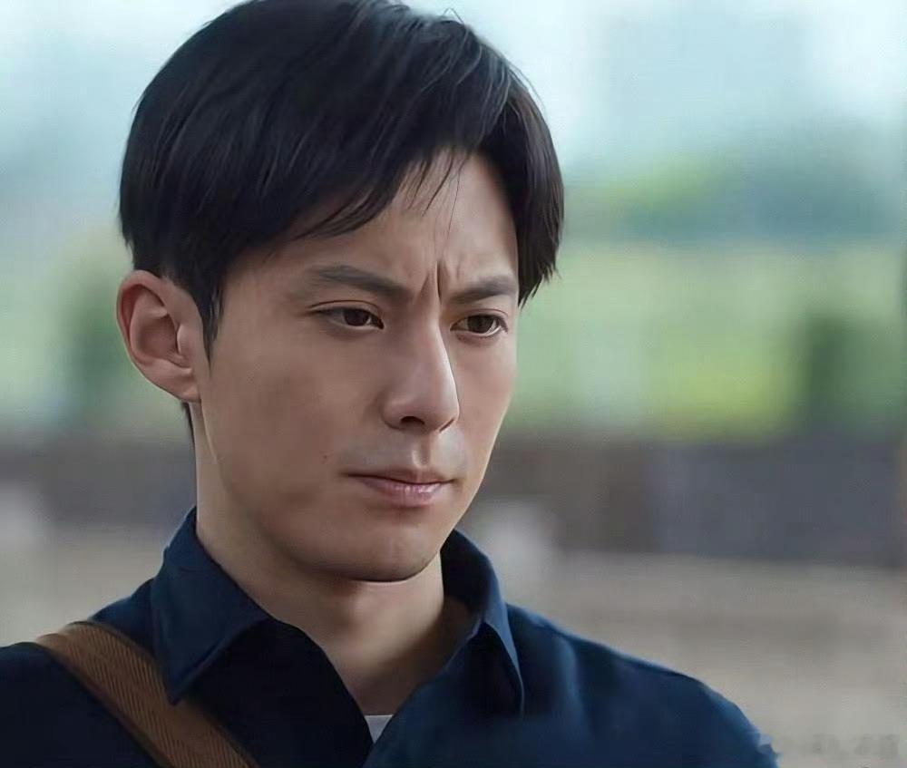 这是离开古偶妆造和滤镜的王鹤棣、许凯，原来年代剧才是最考验颜值的啊…