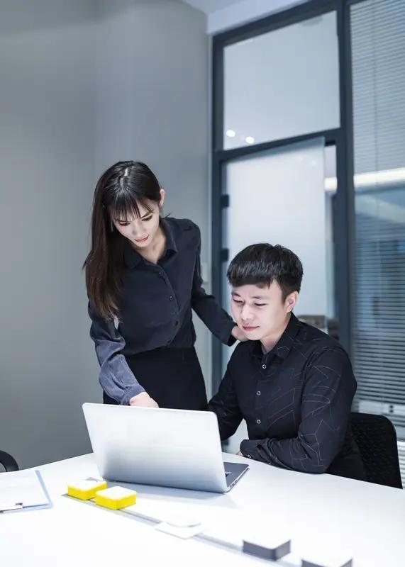 千万不要和同事聊假期，过来人都懂！开工第一天，千万别和同事聊假期，真的太现实