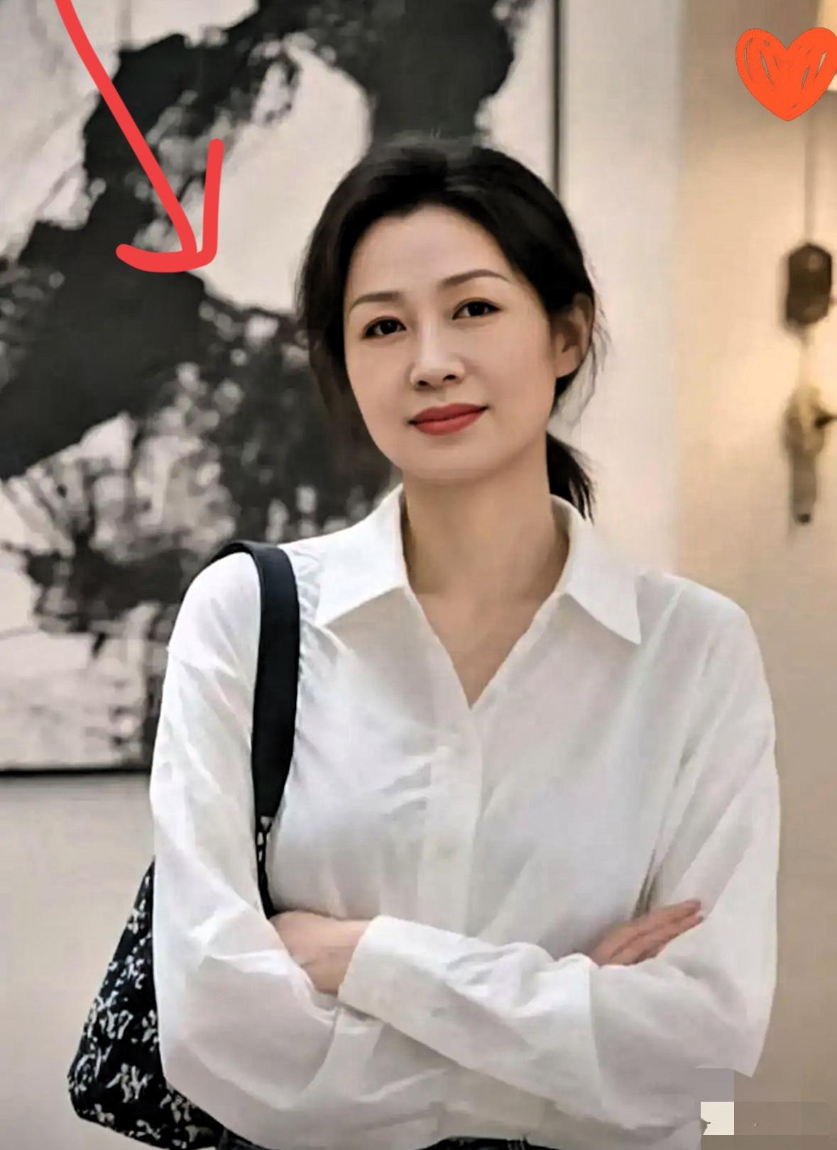 快50岁的女人还在等爱情？她今年49岁。生理上早已“停水停电”一整年，心里那