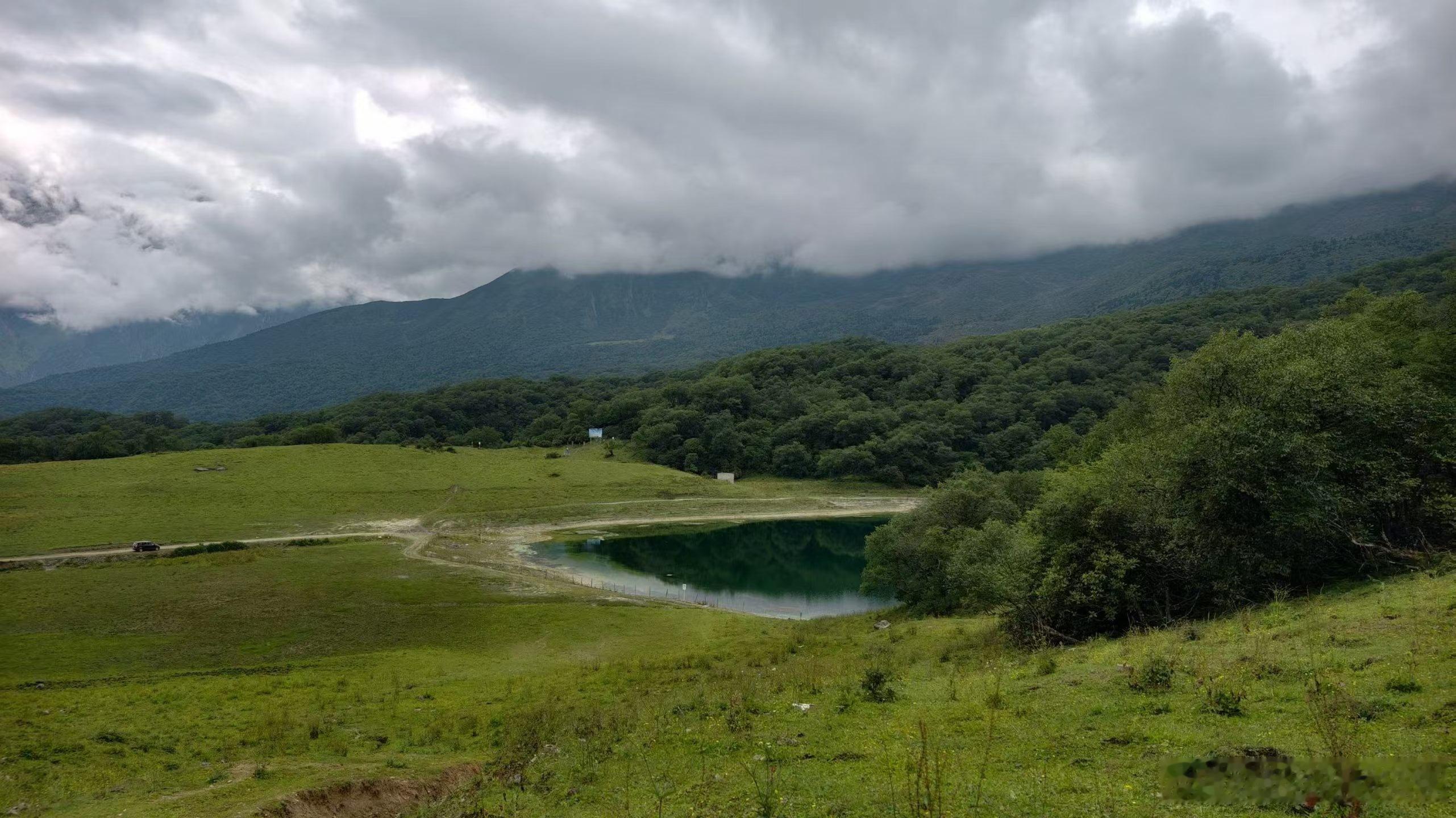九顶山，川西秘境，无论是登高望远，还是静坐湖畔，都能感受到自然的纯粹与力量真有棉