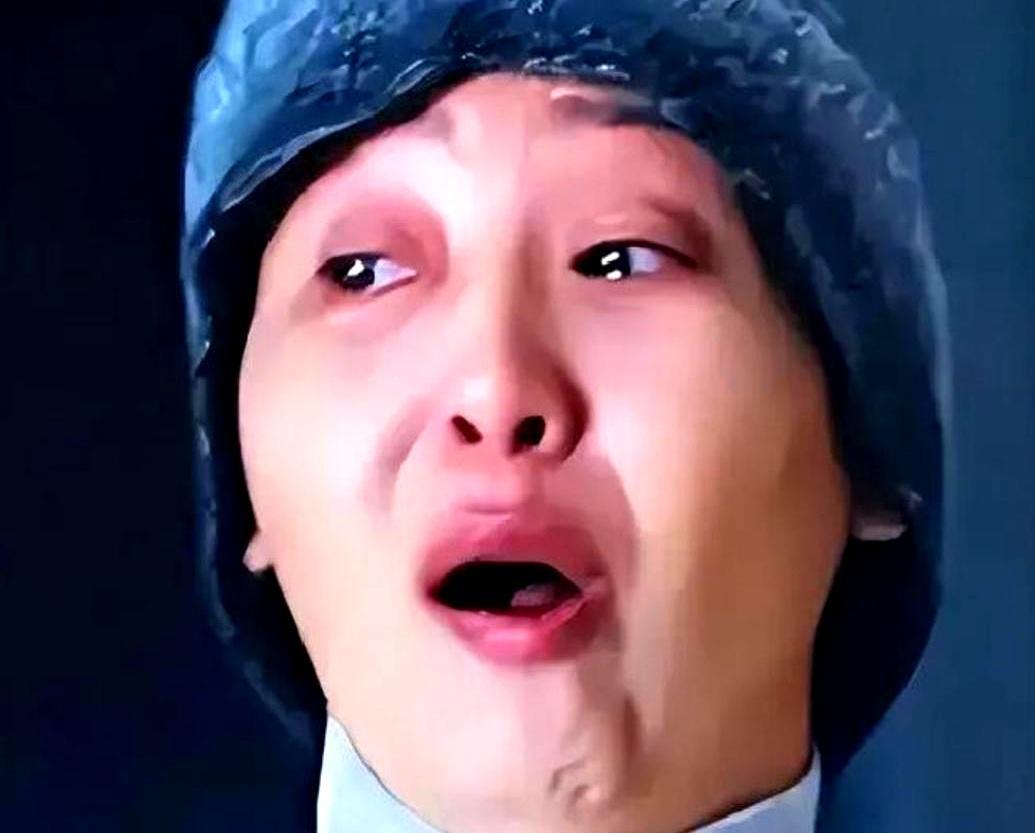 她在前面拼命维护，他在后面无声拆台。你敢信吗？5个月前，徐帆还握着女儿的手