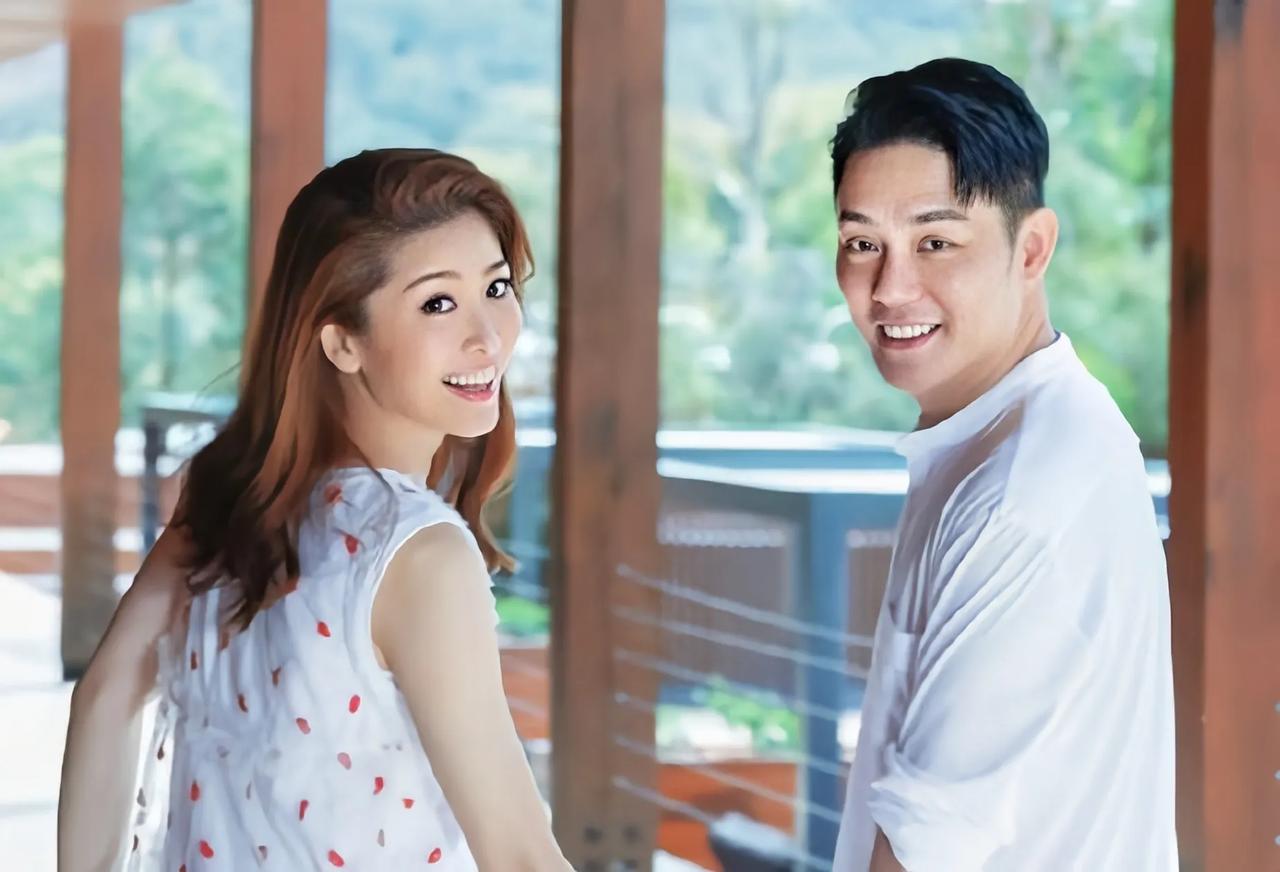 没有美颜，不开滤镜，40多岁年纪貌美如花的周丽淇原生脸真抗老傅程鹏和周丽