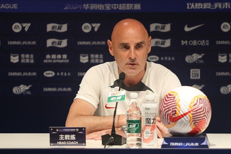 海港今年的阵型看来穆斯卡特还没找到最佳配方！！卢永涛能力是不足的，中场需要一个