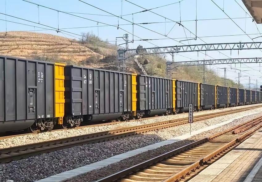 C96型运煤专用敞车，大轴重、大编组、快速卸车领域已具备完全自主的成套技术1