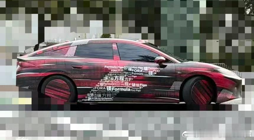 方程豹又一款镁系列轿车谍照曝光，看起来空间设计思路这块，走的应该是小鹏P7+那类