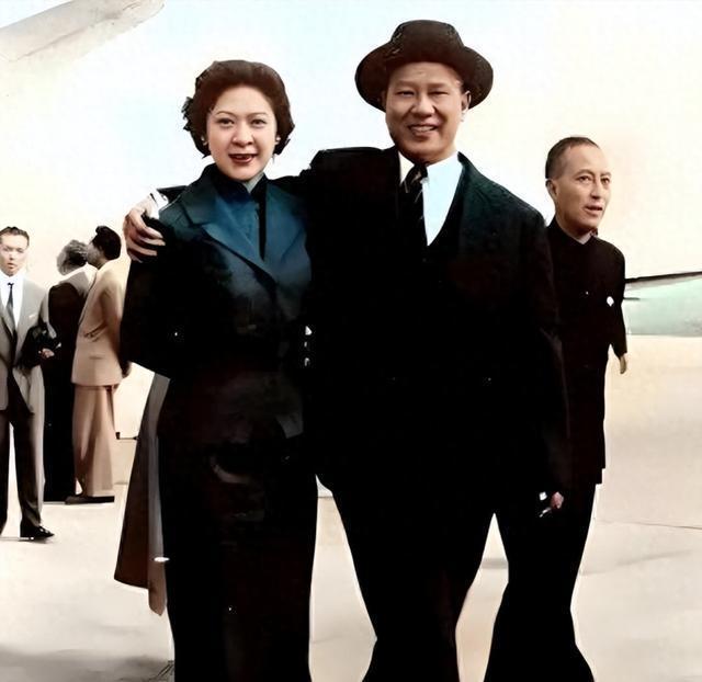 一九八六年，一个女人独自走进桂林一家旅馆，办好手续，要了间最普通的房间。