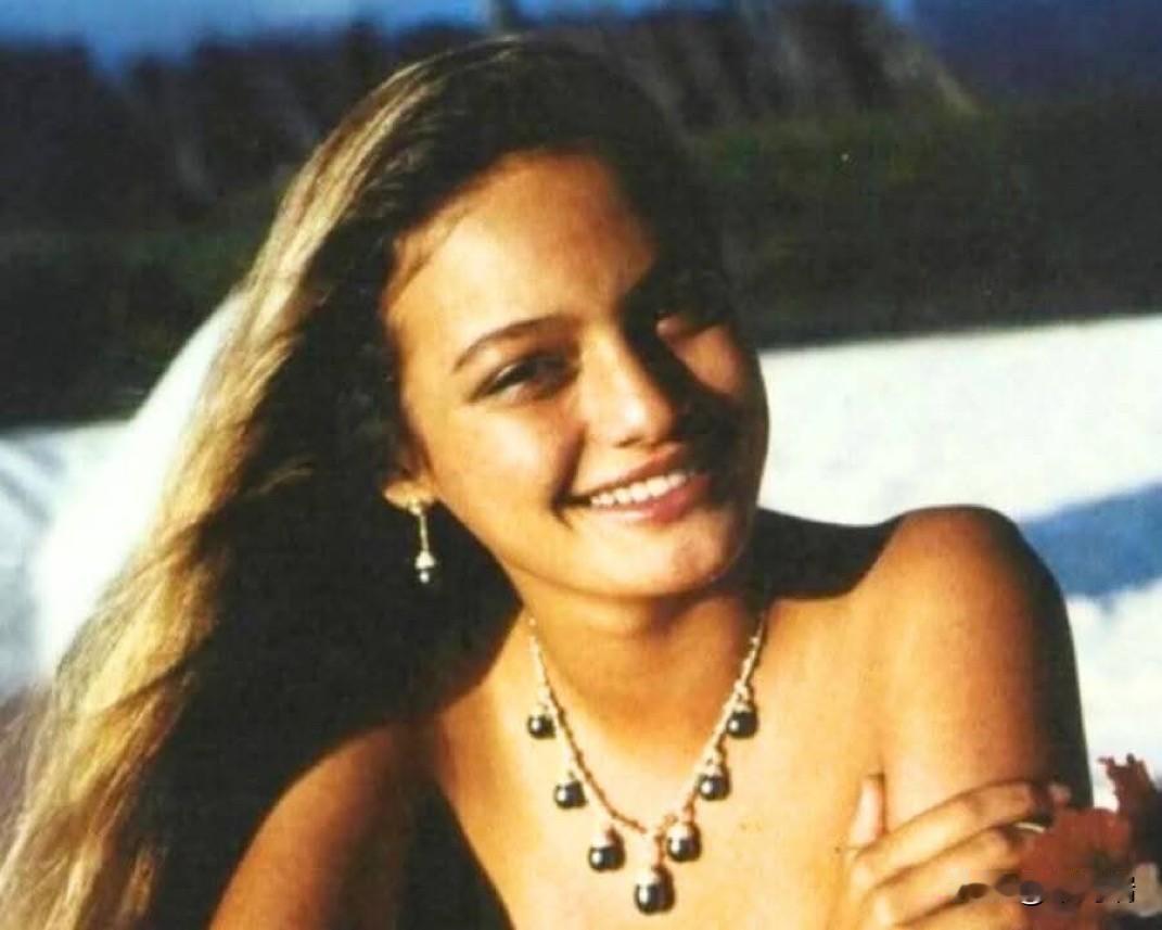 夏安·白兰度（1970-1995）似乎拥有一切。她是好莱坞巨星马龙·白兰度的女儿