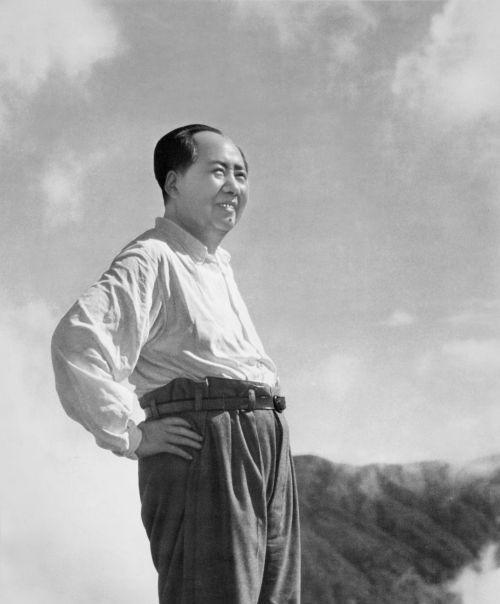 1959年毛主席在庐山秘密会见贺子珍，一年后贺子珍再次踏上庐山，她相信毛主席还会