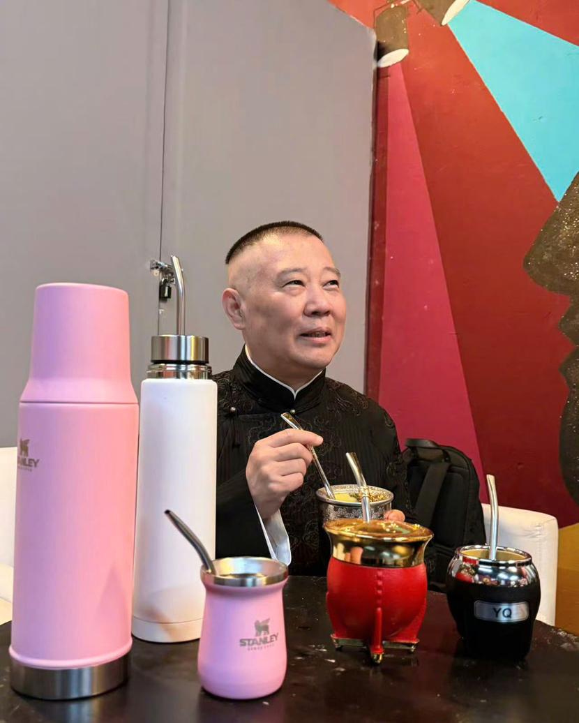 【郭德纲发文庆祝德云社全球巡演圆满收官，态度谦虚值得学习】刚刚，德云班主郭德纲