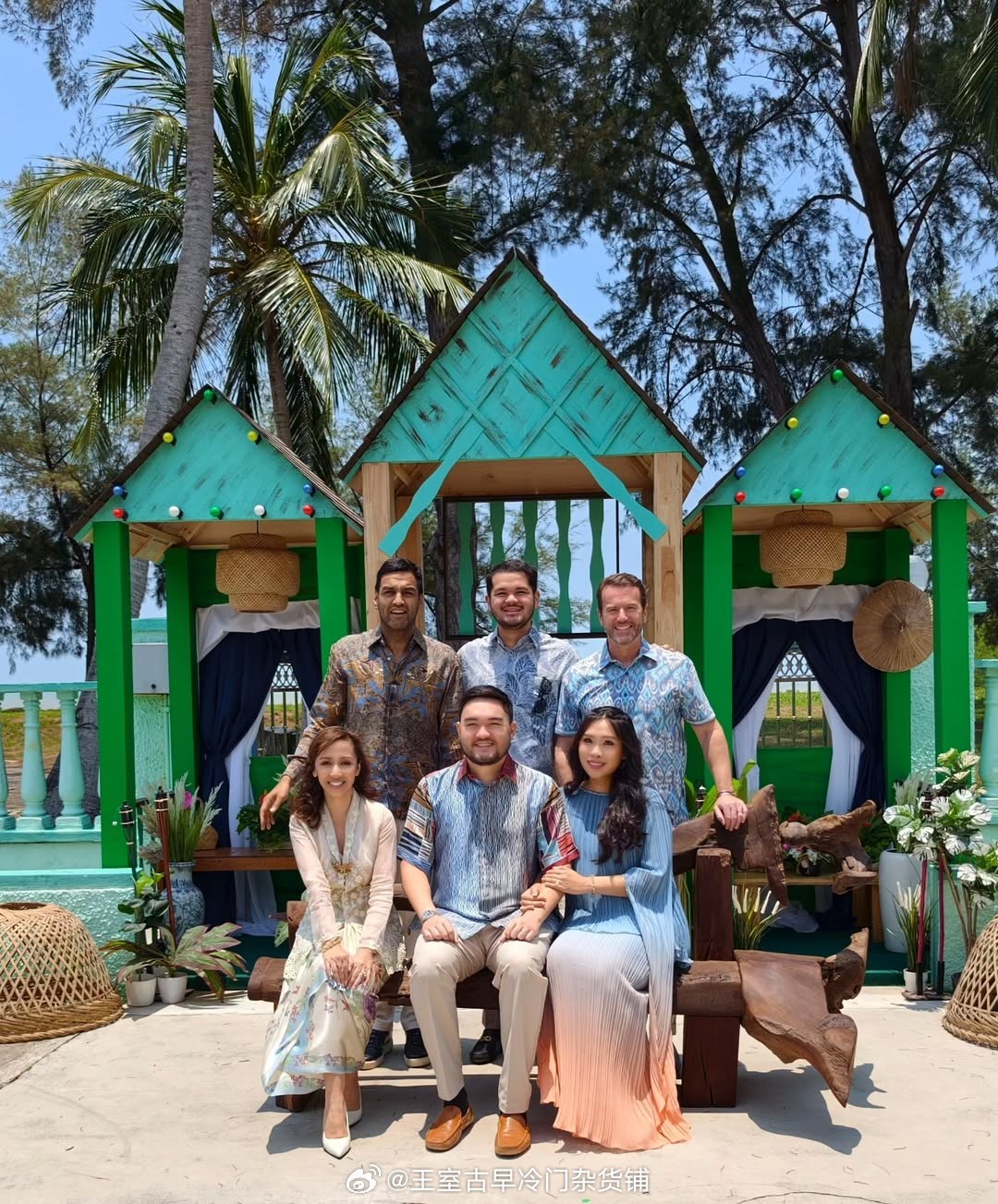 王室王室马来西亚王室雪兰莪雪兰莪王储和姐姐去度假，他们姐弟感情很好啊，估计王储