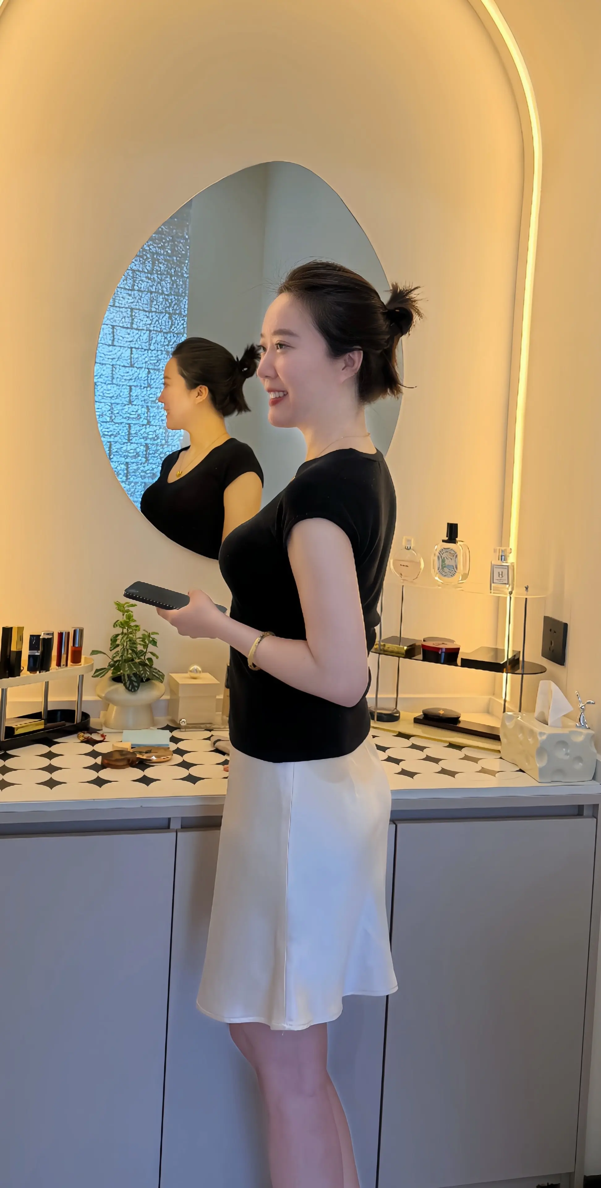 想踏实过日子的小芳，嫁了个没本事赚钱的小刚。   拼命打工养家的大强...