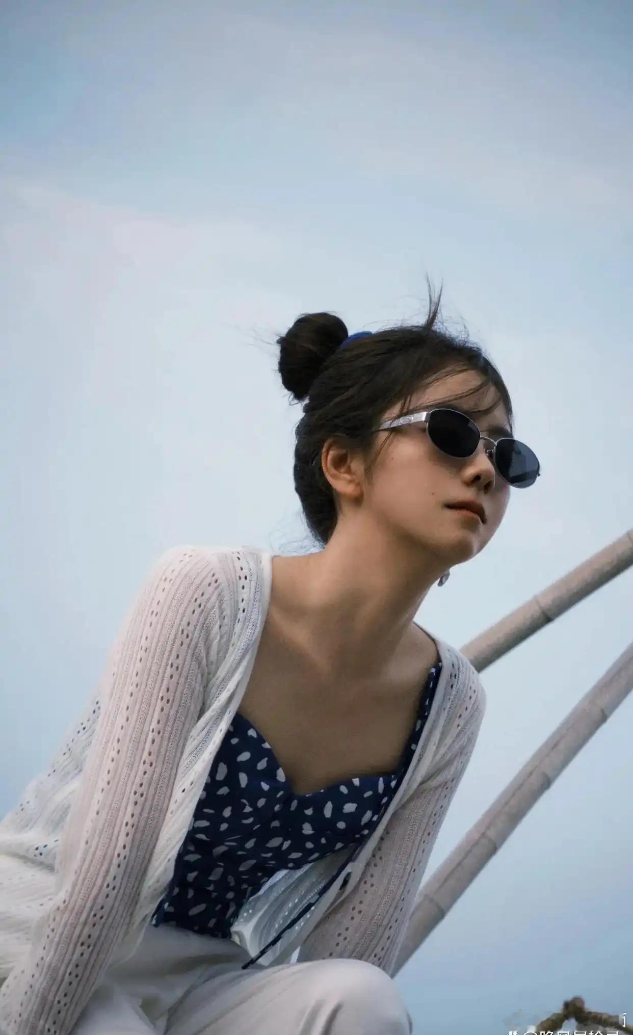谭松韵海边性感大片，简直太好看了