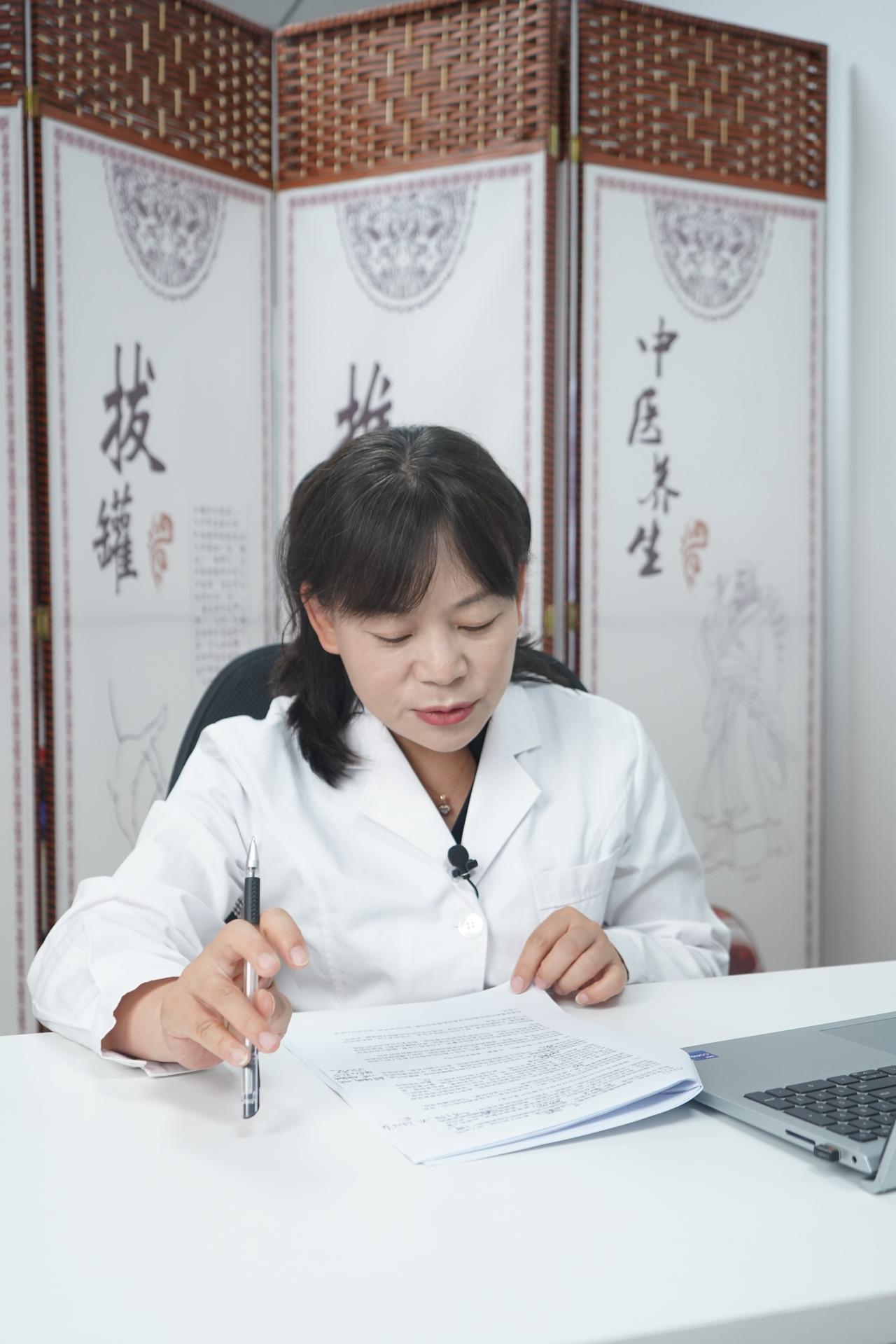 咳嗽白痰多，可能是这三种问题！1、肺炎支原体感染白痰少、咳嗽剧烈(呈痉挛