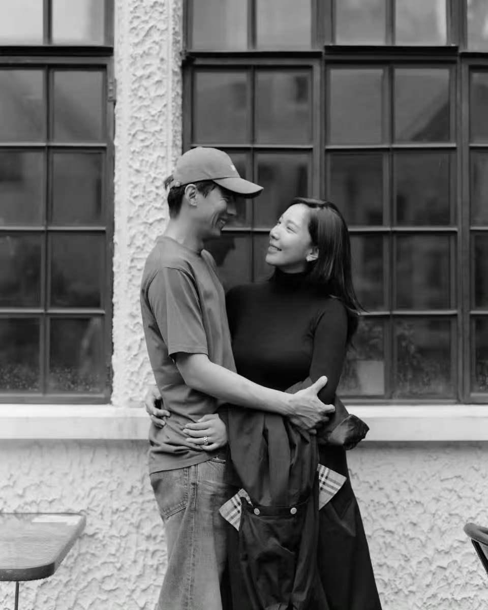 宋宁峰婚内出轨，虽然公开道歉乞求原谅，但渣男本质已显露无遗。2000年，宋宁峰