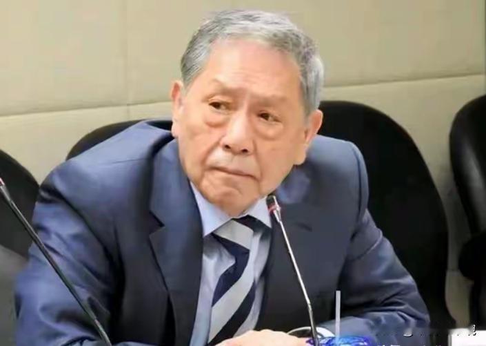 台湾退役中将帅化民表示，台湾人不要迷信血浓于水，中国人不打中国人。战争是残酷的，