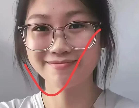 广西桂林的扁担姑娘刘燕，由于在网络上走红，因此近日被媒体爆出了她的真实身份