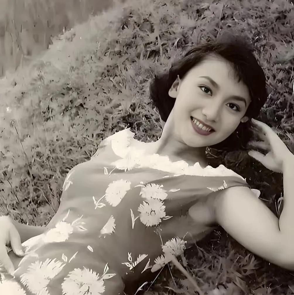 这是夏梦吗？实在太美了！她不仅美在外表，更美在气质。