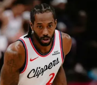 NBA常规赛，快船95-102不敌火箭。此役后，快船两连胜遭遇终结，战绩来到2