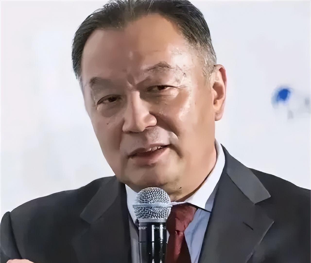 温教授曾经提议说：“趁手里有钱，去农村里边买块地吧。我告诉你们，家里如果说农村还