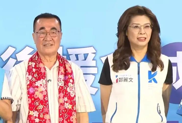 郑丽文与李四川第五度合框！10月3日，在李四川客家后援会成立大会上，党主席郑丽