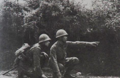 1938年，中国哨兵突然看到，对面日军阵地有个像灯泡似的东西上蹿下跳，想开枪却觉