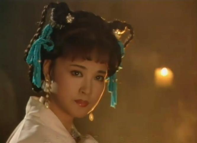 639年，15岁的武媚娘初次侍奉李世民，沐浴时却被一群男子围观。那一年长