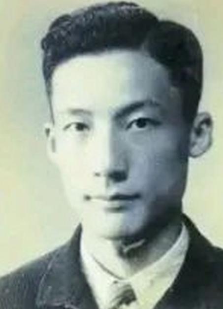1949年，毛人凤下令处死朱君友。朱君友坦然赴死，却发现枪决他的2名特务，朝他频