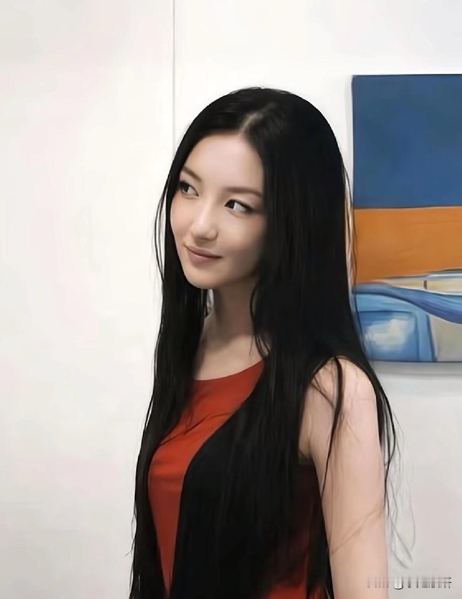 李嫣越来越美，看胳膊就知道是美女，这个胳膊可不是一般人拥有的！晒图笔记大赛她是