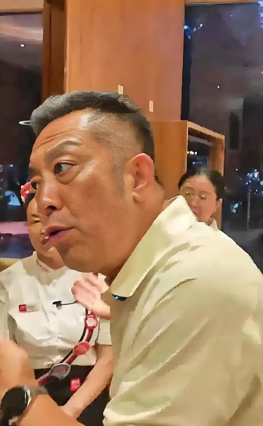 西贝花了6000万做品牌，到处贴着“I♥莜”的标语，一副温情脉脉的样子。结