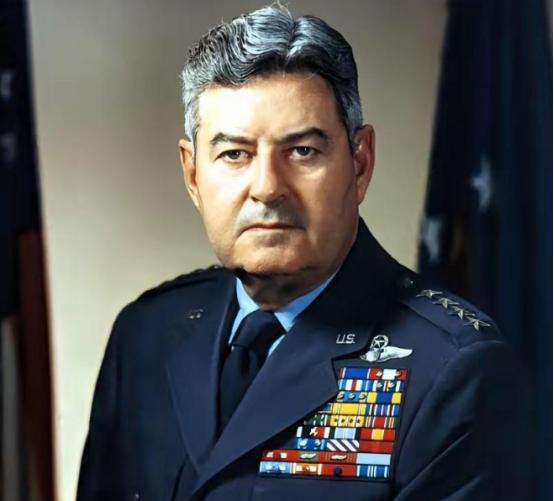 1944年，美军轰炸东京六个多月，扔了一万多吨炸弹，可日本工厂照常生产，美军还损