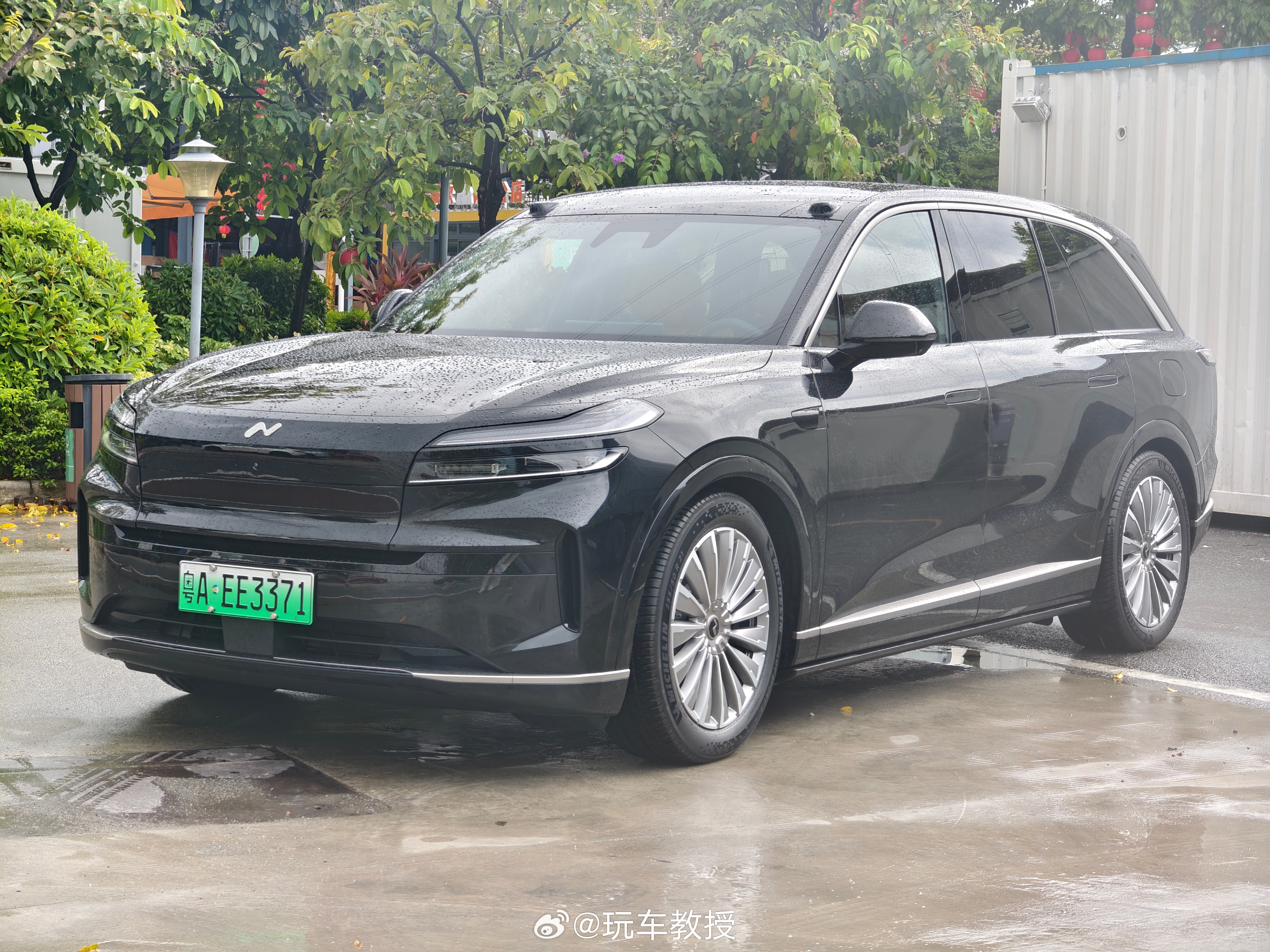 乐道L90七座版能比六座版更好吗？今天下雨，在雨中试了一下新的乐道L90七座版