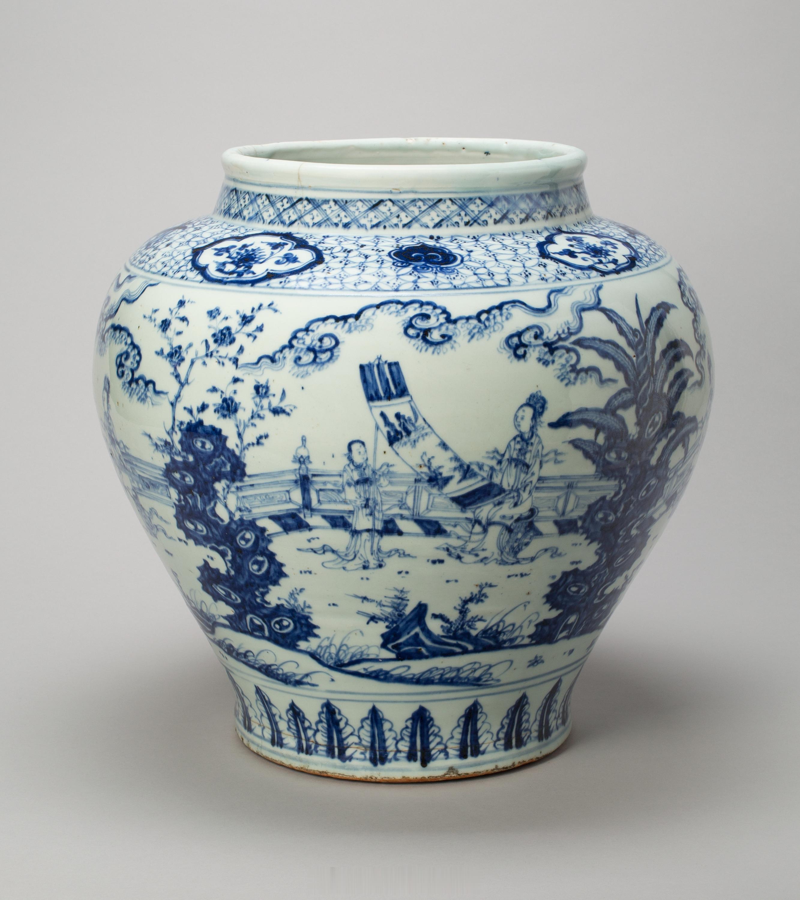 明十五世纪青花琴棋书画瓷罐罐身描绘十五世纪人物形象，展示中国古代文人雅士必备