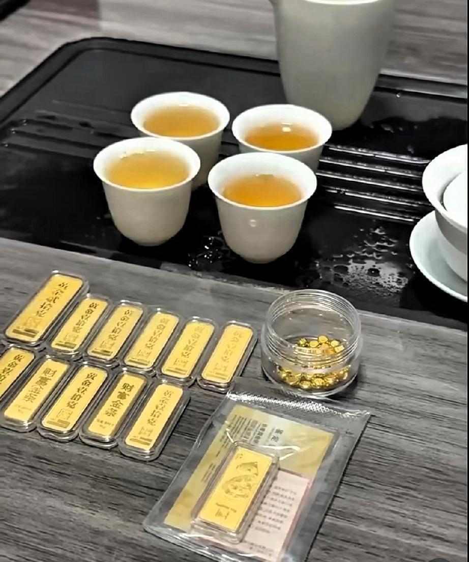 今天买黄金的人，现在估计睡着都要笑醒了，7月24日，大盘金价一度猛跌到了8