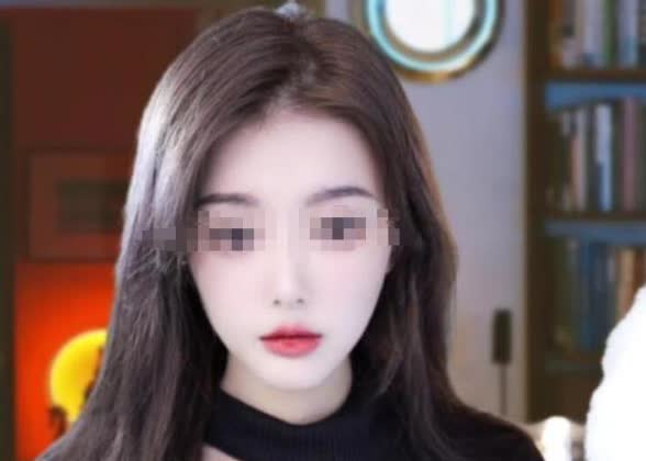 上海，一男子自称成功企业家，约女主播线下见面，并当场转账100万，女主播以为钓到
