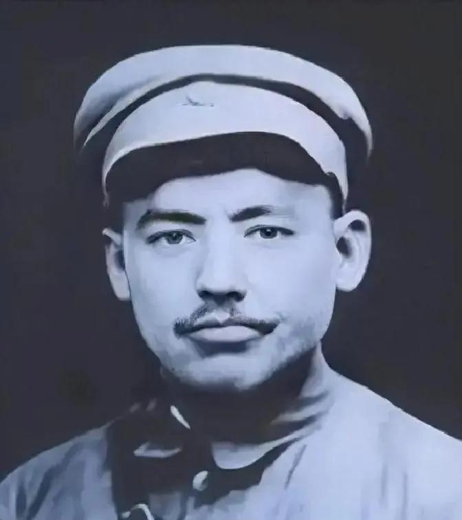 1937年甘肃，马家军旅长马禄，抓到了红三十军的参谋长黄鹄显。他没上报，没用刑
