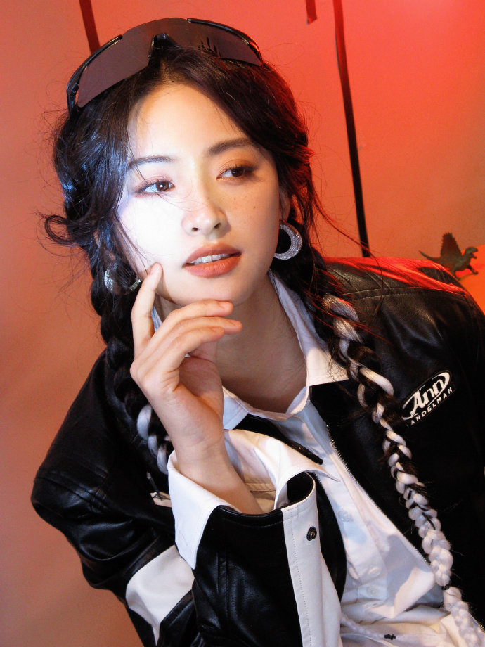 没有对沈月不心动的义务对沈月心动是分分钟的事，爱上沈月是人之常情~甜酷女孩的穿