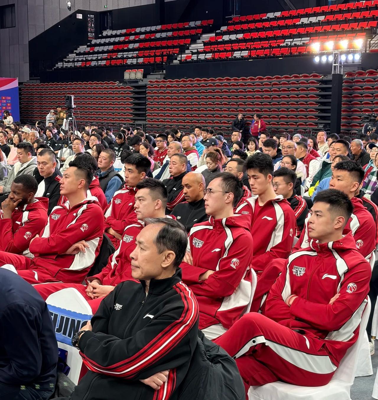 新赛季北京首钢男篮不夺冠，以后5年内也不可能夺冠了。理由很简单，他们的主力阵容年