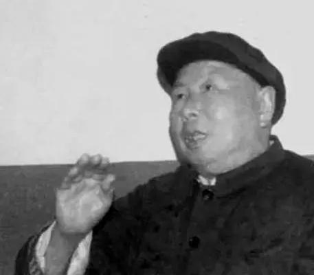 1952年，开封市委书记戴季英，自恃功高，向毛主席要官，希望担任省委书记，毛主席